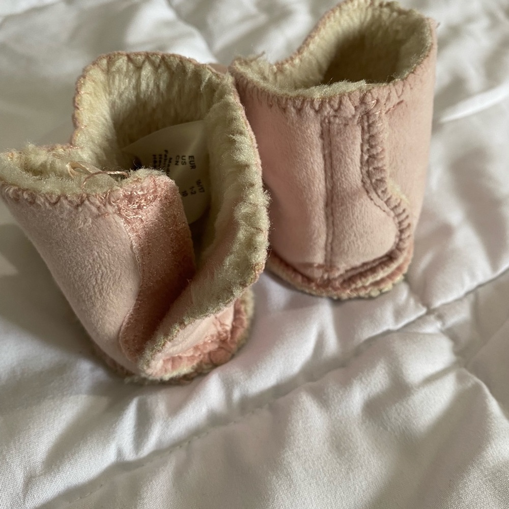 Pink H&M baby booties - Picture 3 of 4